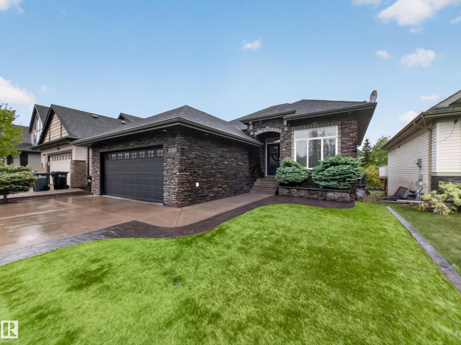 Property Photo:  4044 Crowsnest Crescent  AB T8H 0G9 