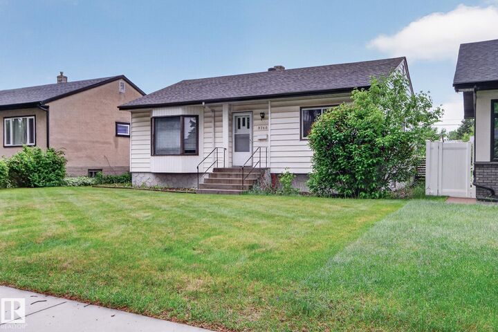 Property Photo:  9740 65 Avenue NW  AB T6E 0K6 