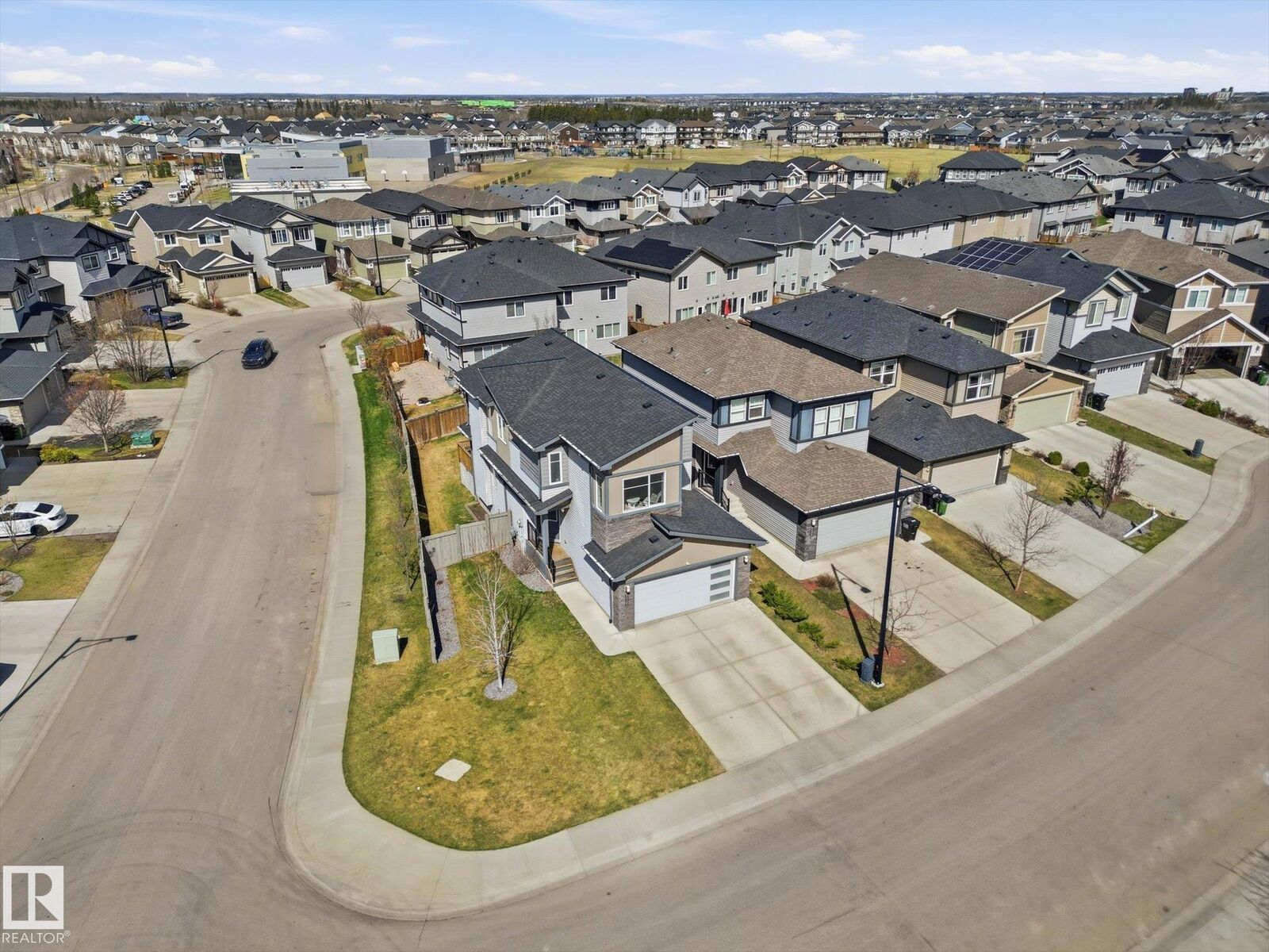 Photo de la propriété:  8420 Cushing Court SW  AB T6W 3L3 