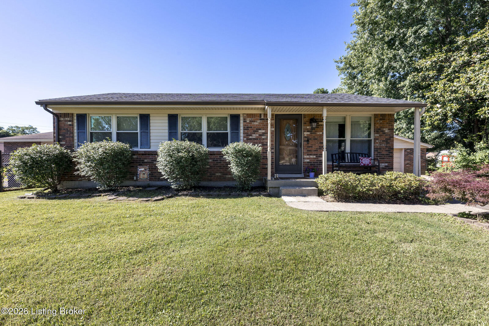 Property Photo:  5904 Paul Revere Ct  KY 40229 