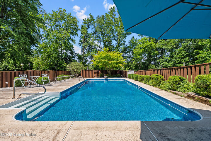Property Photo: 9506 Holiday Dr KY 40272