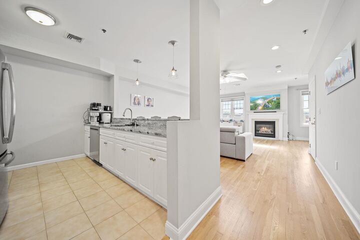 Property Photo:  79 Grand St 4B  NJ 07030 
