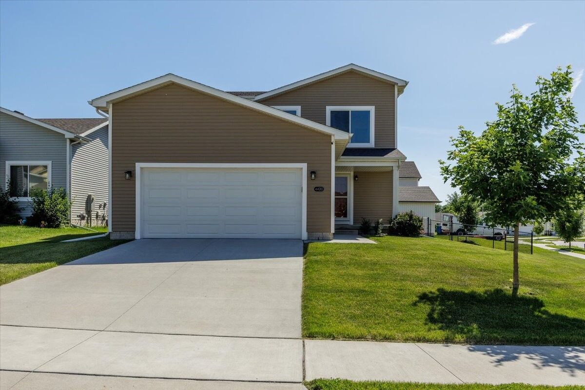 Property Photo:  4420 E 44th Street  IA 50317 