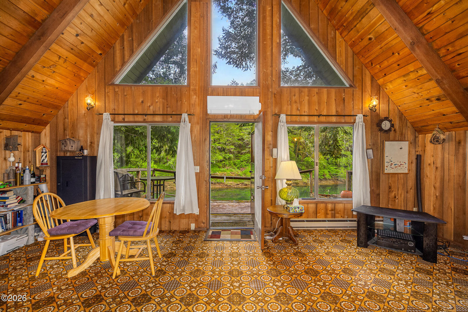 Property Photo: 1844 Little Switzerland Road OR 97390