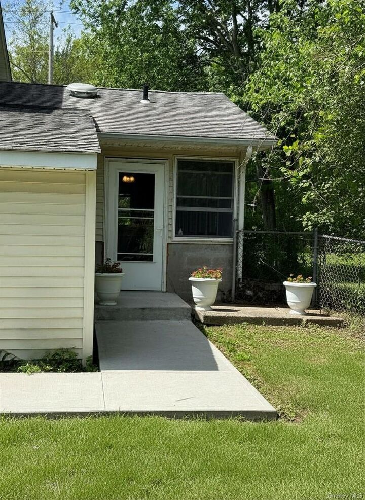 Property Photo:  1661 Little Britain Road 3  NY 12575 
