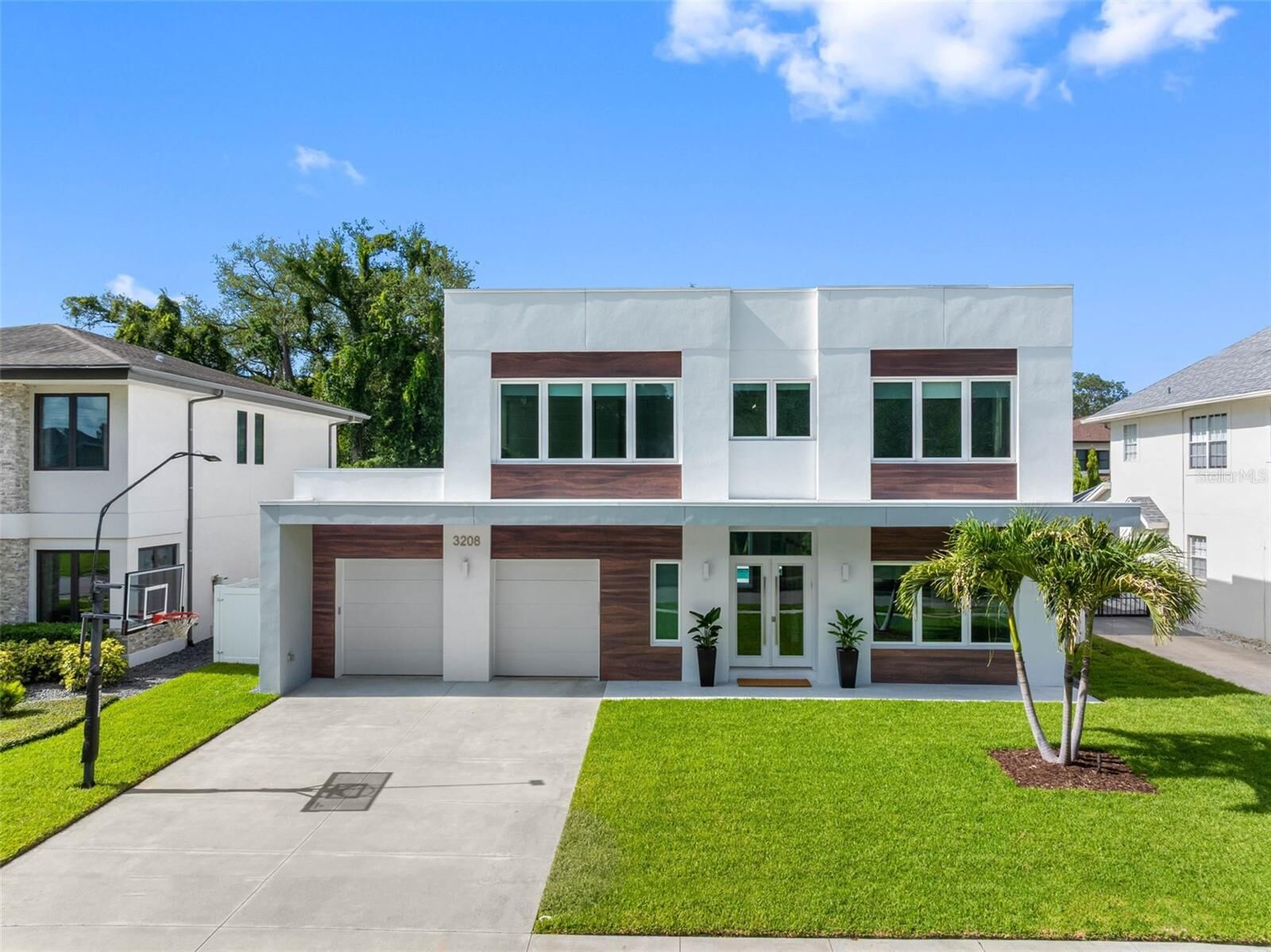 Property Photo: 3208 W Lawn Avenue FL 33611
