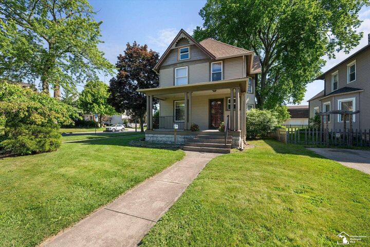 Property Photo: 303 E 6th Street MI 48161-1303