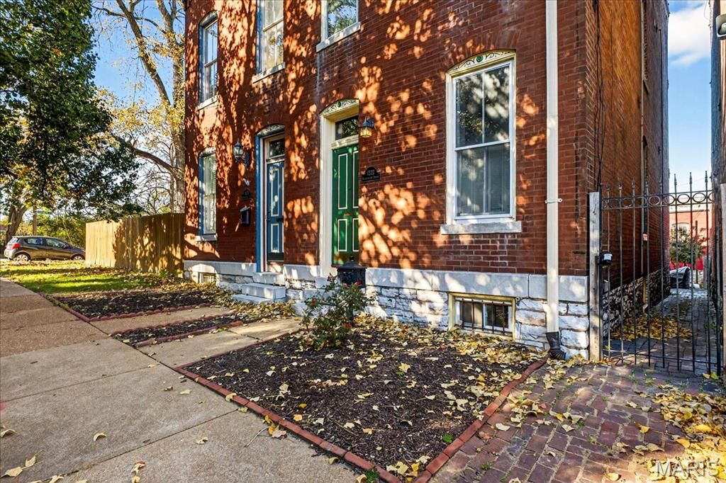 Property Photo:  1323 Shenandoah Avenue  MO 63104 