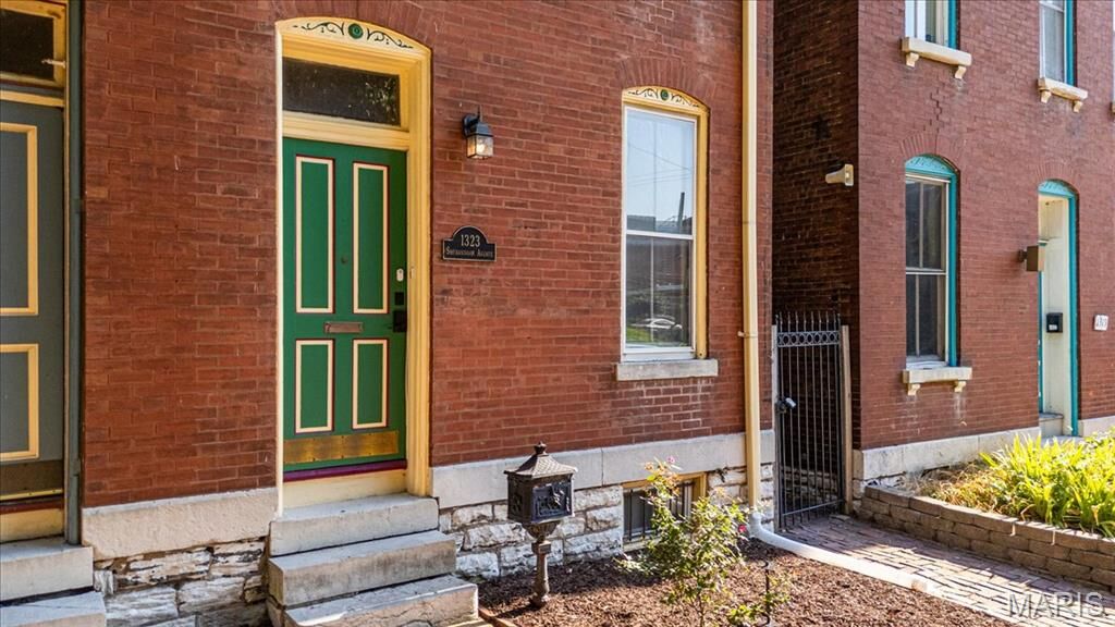 Property Photo:  1323 Shenandoah Avenue  MO 63104 