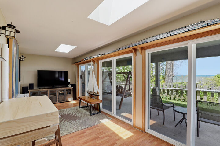 Property Photo: 613 N 4th St WI 54220