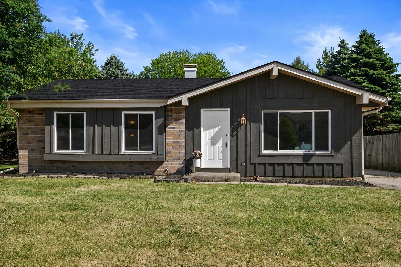 Property Photo:  1505 Margrave Ct  WI 53406 