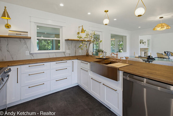 Property Photo: 315 W 40th Street MI 49423