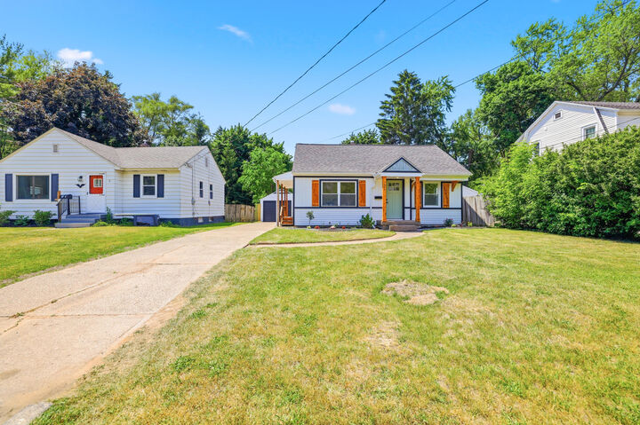 Property Photo:  1325 Edith Avenue NE  MI 49505 