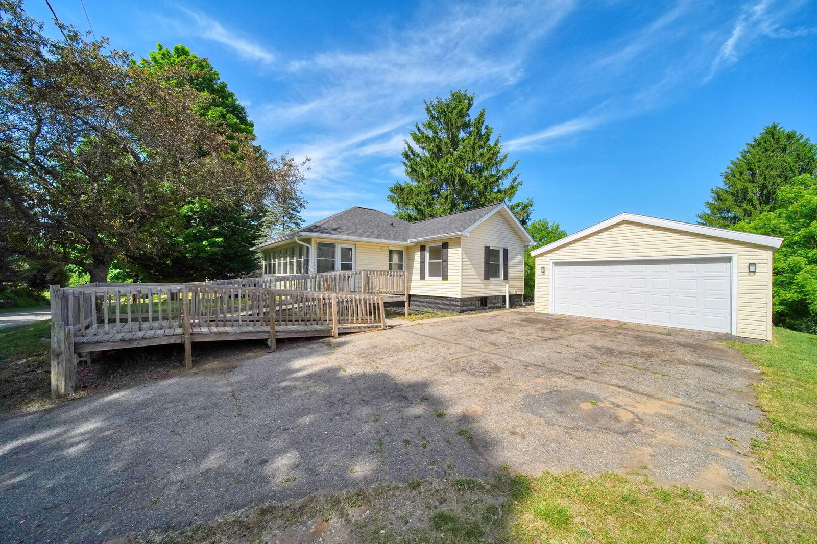 Property Photo:  317 Lockwood Street  MI 49203 