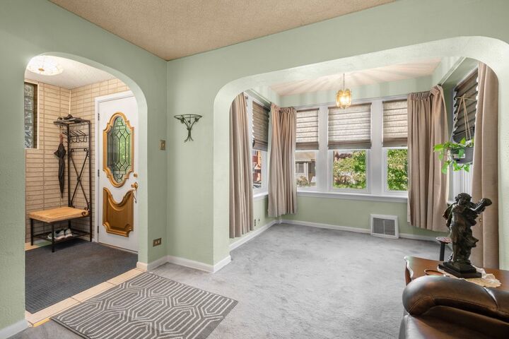 Property Photo:  5040 N Lawndale Avenue  IL 60625 