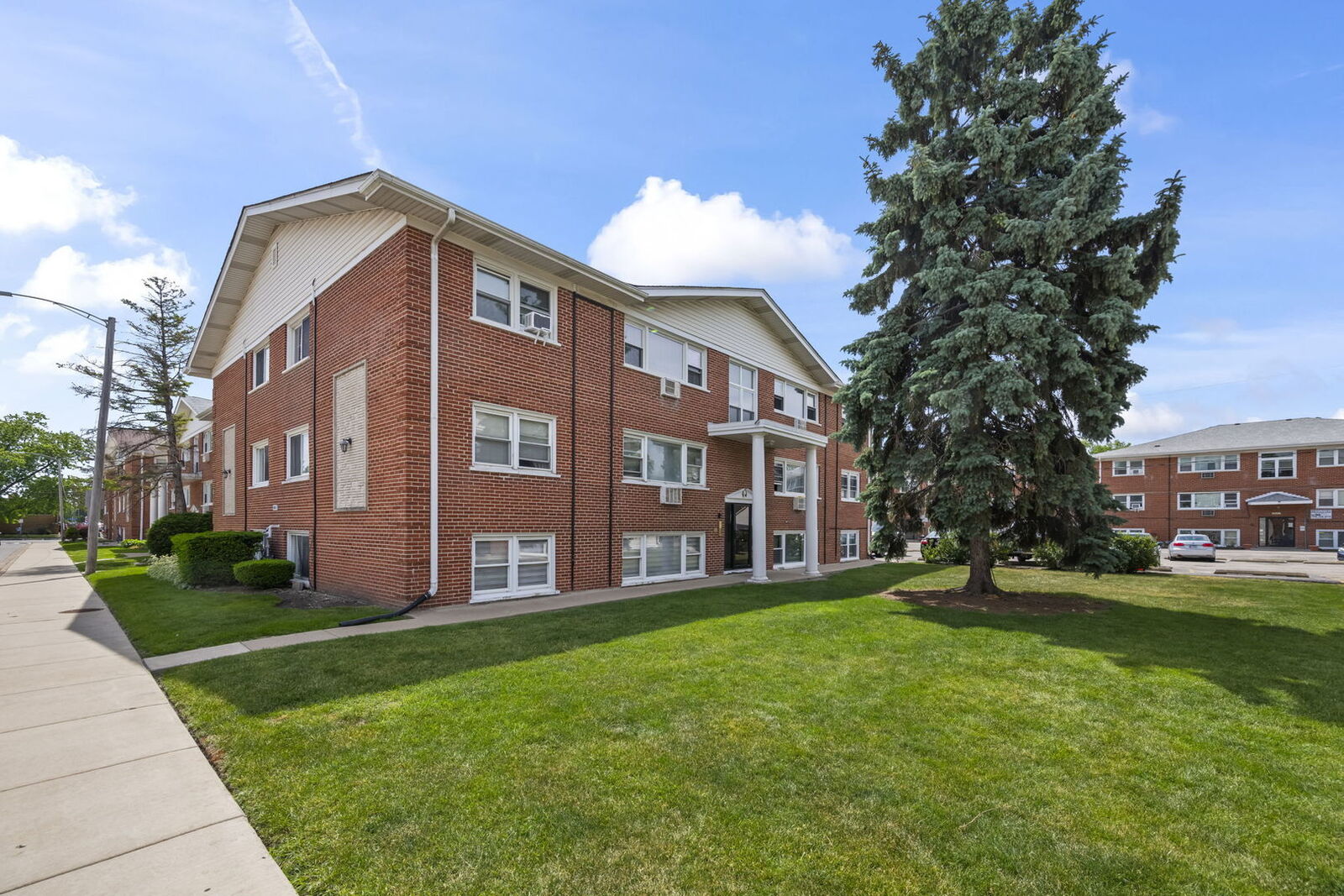 Property Photo: 10121 Hartford Court 1B IL 60176