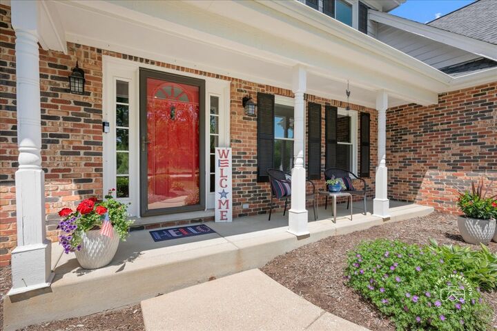 Property Photo: 39W016 W Hilltop Drive IL 60175
