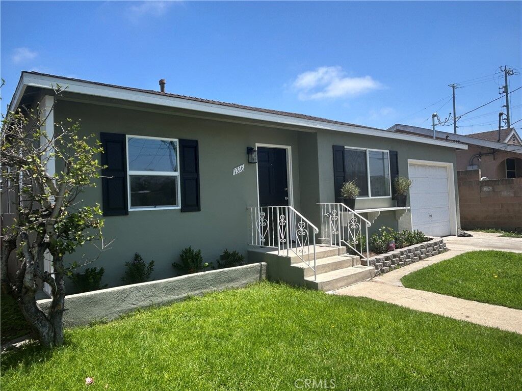 Property Photo:  1316 Ravenna  CA 90744 