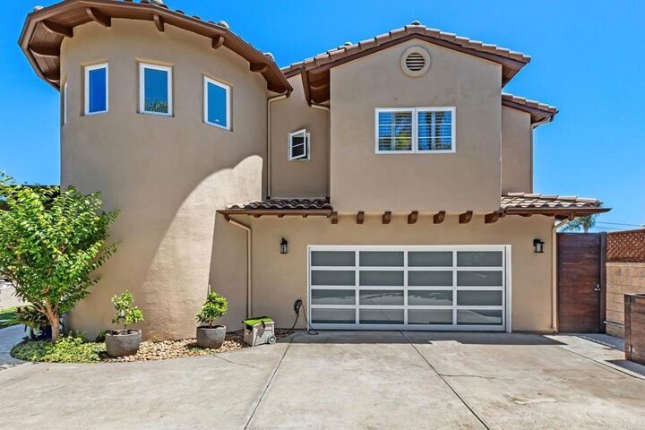 Property Photo:  213 Hillcrest Dr.  CA 92024 