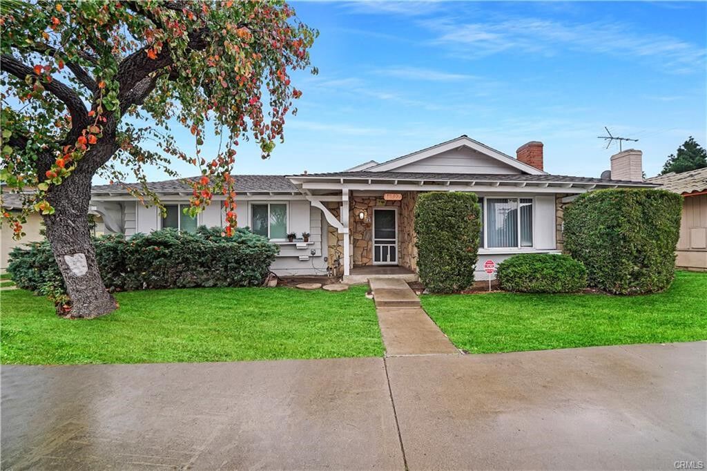 Property Photo:  16722 Goldenwest Street 1  CA 92647 