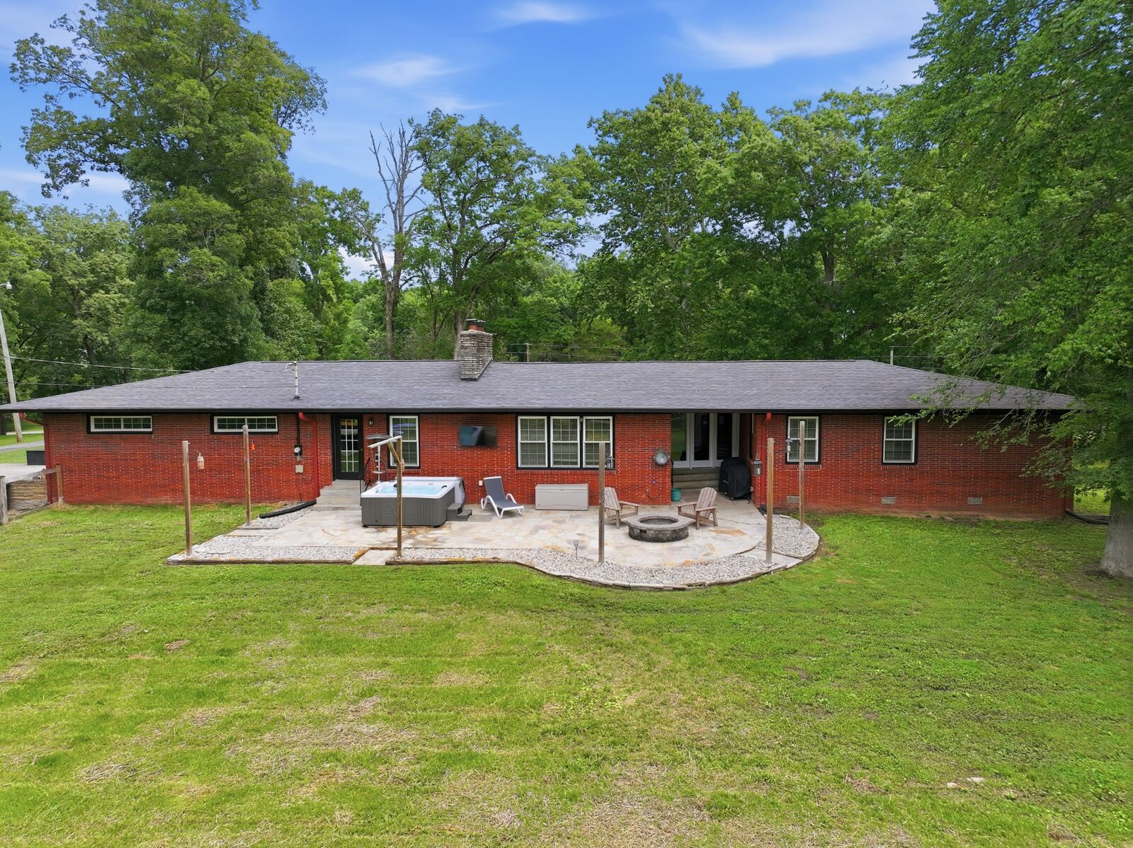 Property Photo: 412 S Valley Rd TN 37160