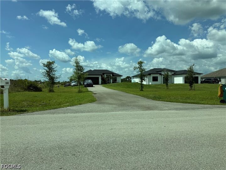 Property Photo: 4140 68th Avenue NE FL 34120