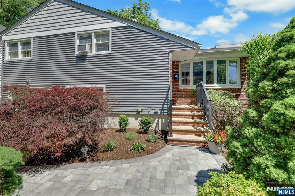Property Photo:  19 Thames Boulevard  NJ 07621 
