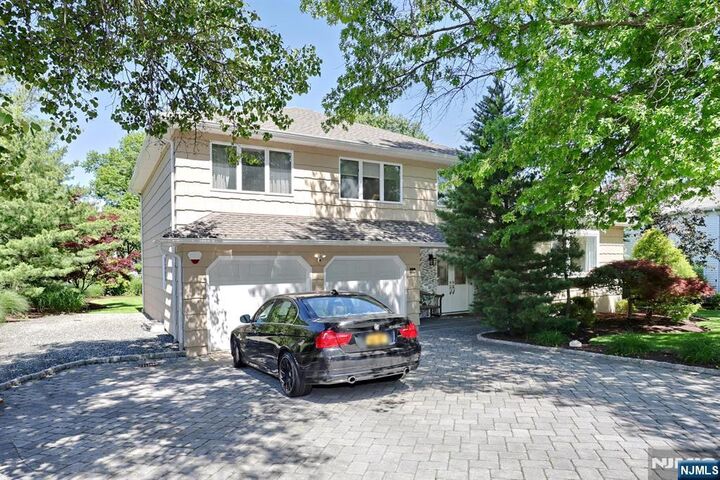 Property Photo:  517 Pine Hill Road  NJ 07605 