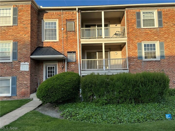Property Photo:  2222 Glouchester Drive 2222  OH 44124 
