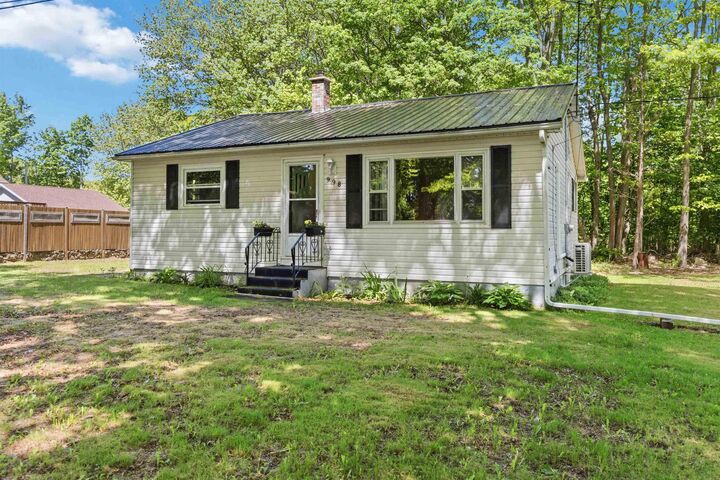Property Photo: 998 Maple Avenue NS B0P 1C0