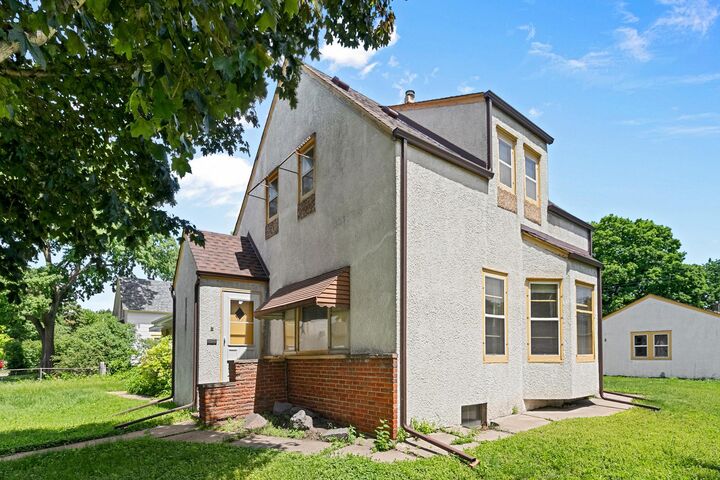 Property Photo:  890 26th Avenue SE  MN 55414 