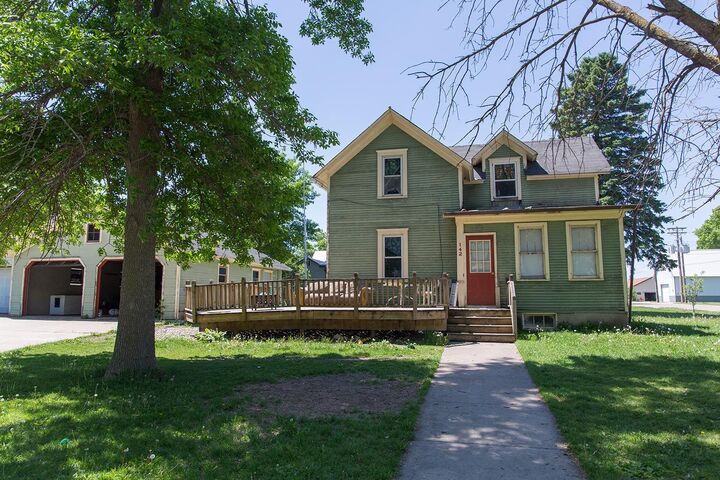 Property Photo:  142 NE 3rd Street  MN 55314 