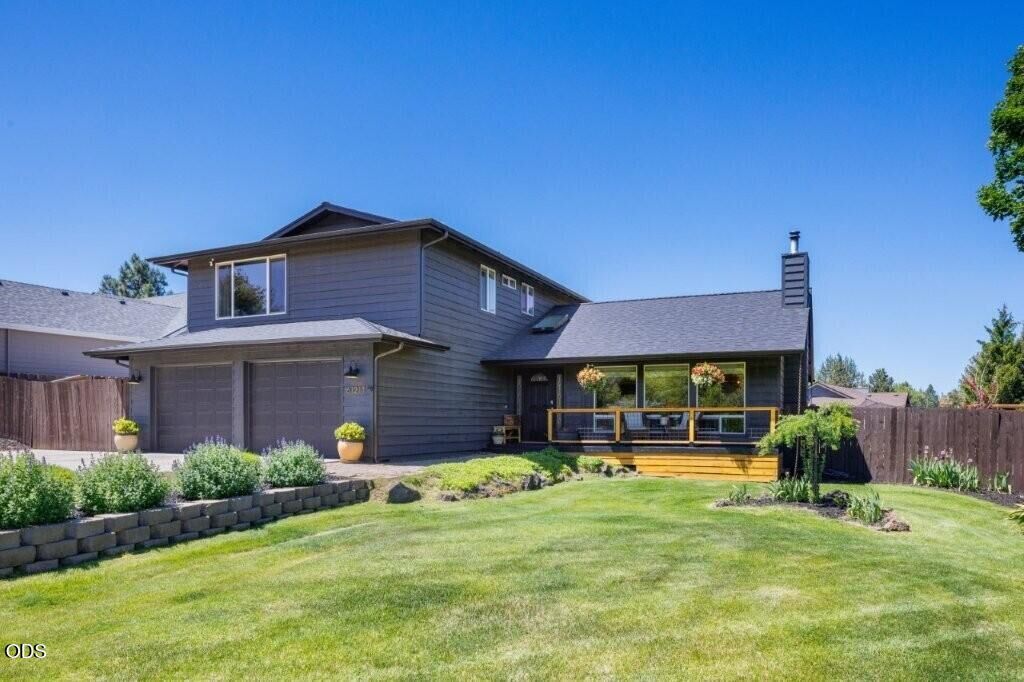 Property Photo: 61211 Mount Vista Drive OR 97702