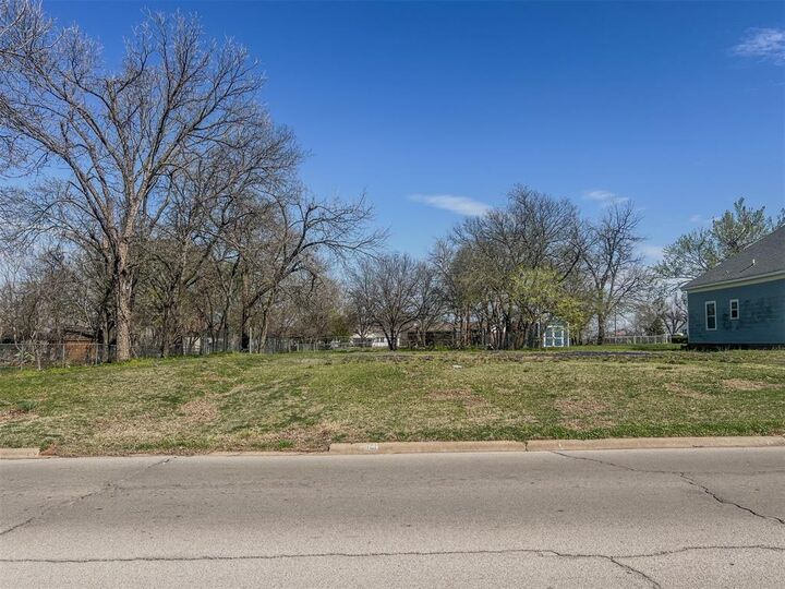 Property Photo:  1021 S 6th Street  OK 73018 