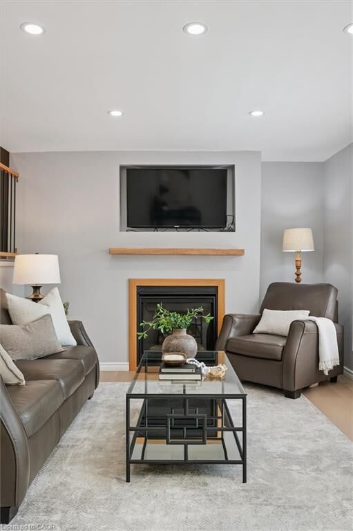 Property Photo:  541 Shingle Bridge Place  ON N3H 5C4 