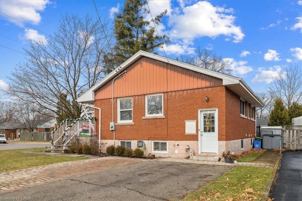 Property Photo:  9 Grenadier Drive Upper  ON L8T 4C7 