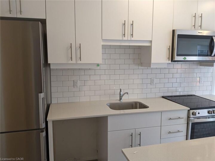 Property Photo:  247 Northfield Drive E 403  ON N2K 0H1 