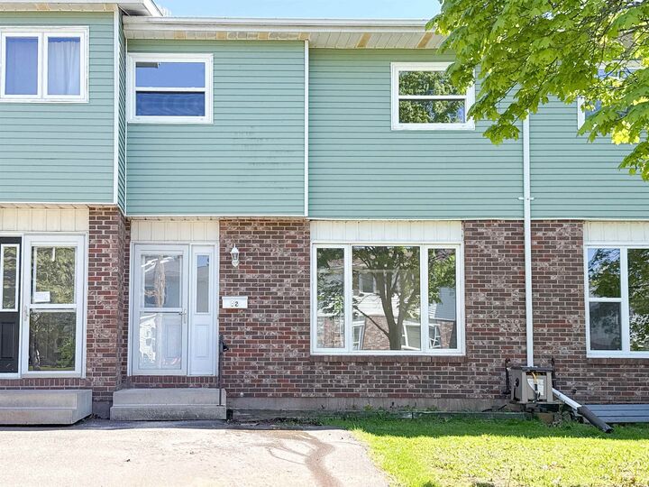 12 Dawson Court — photo 1