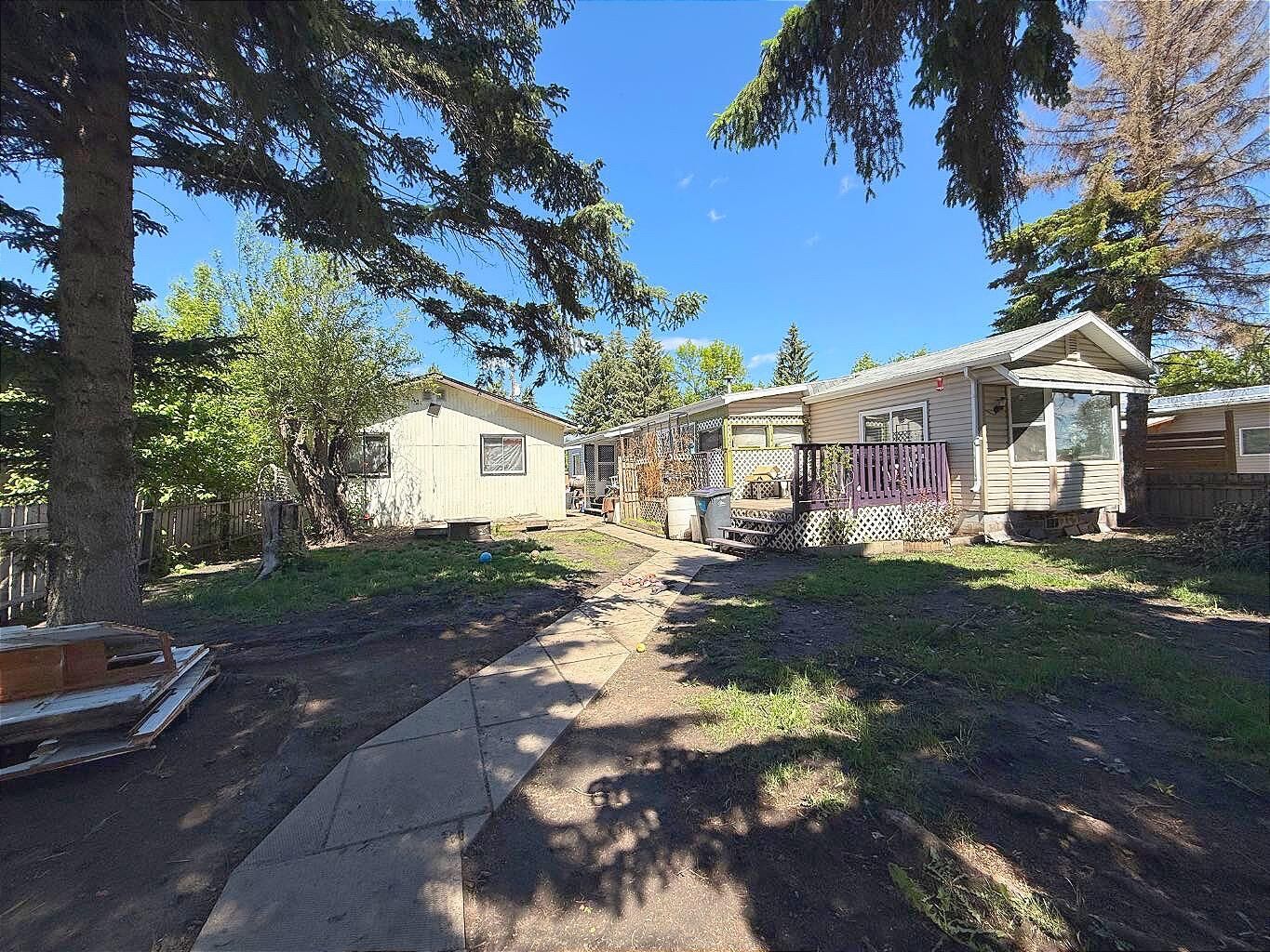 Property Photo: 4724 45 Avenue AB T0C 0B0