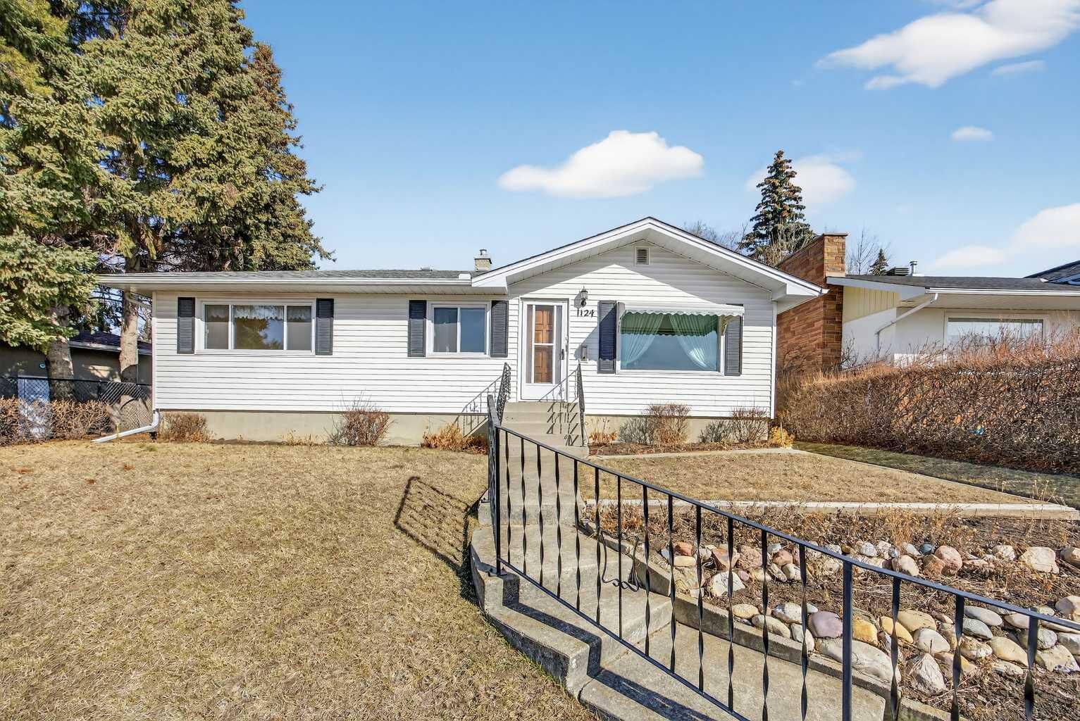 Property Photo:  1124 31 Avenue NW  AB T2K 0A9 