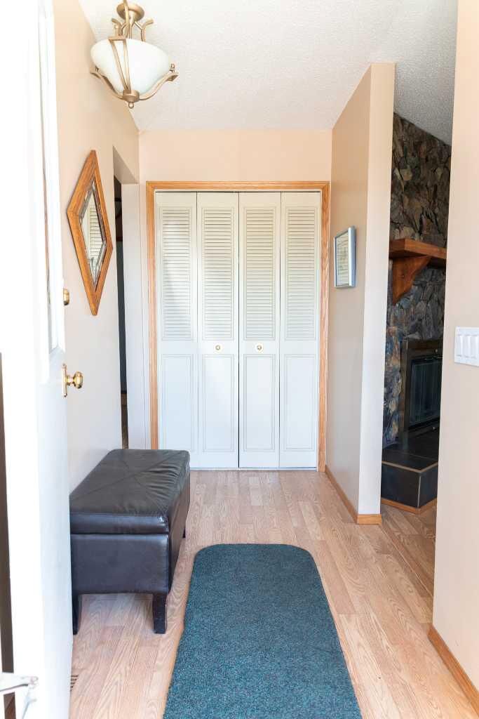 Property Photo:  164 Huntford Road NE  AB T2K 3Y9 