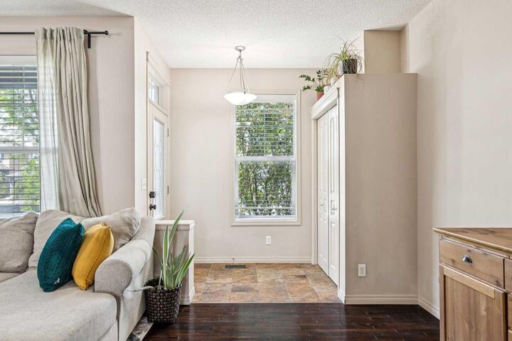 Property Photo:  1807 New Brighton Drive SE  AB T2Z 0J7 