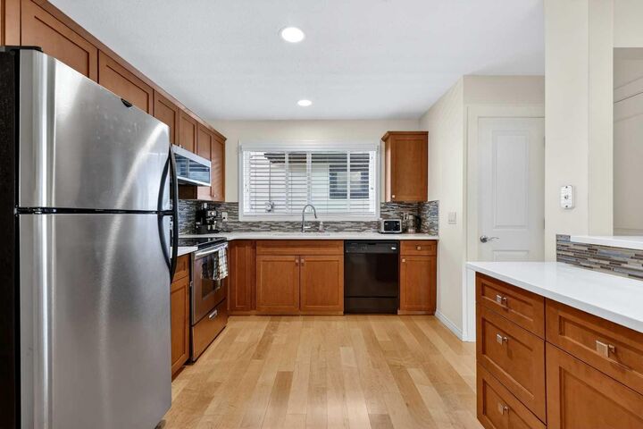 Property Photo:  10540 Oakfield Drive SW  AB T2W 2A9 
