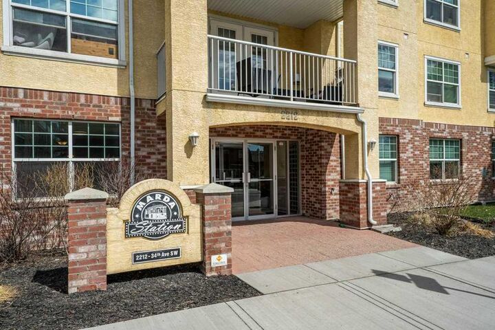 Property Photo:  2212 34 Avenue SW 3  AB T2T 2C6 
