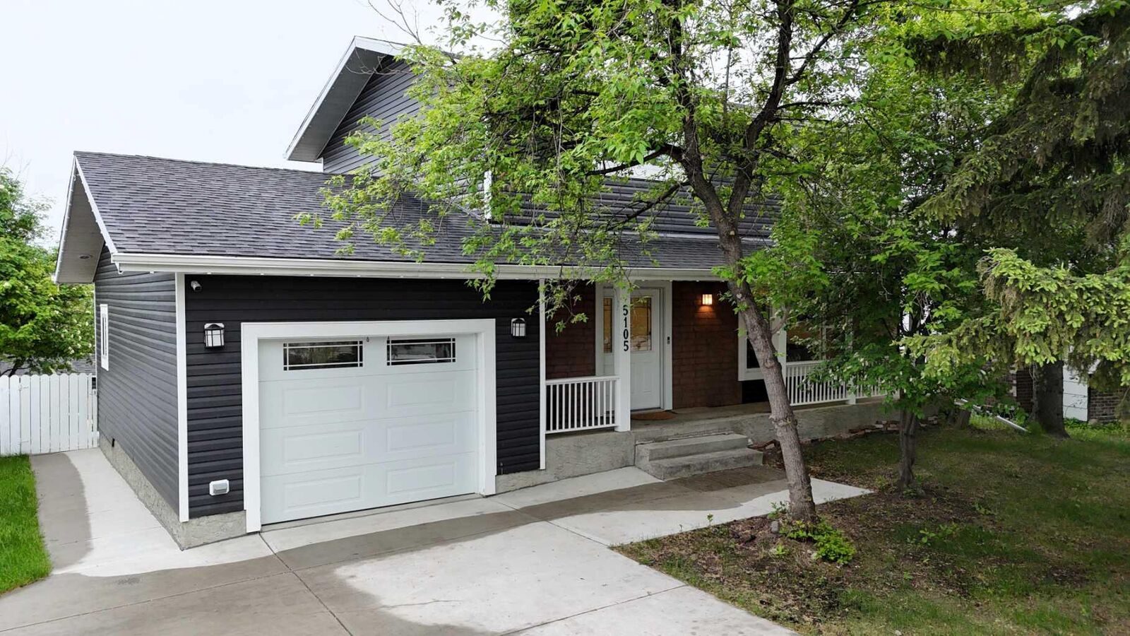Property Photo:  5105 13 Avenue  AB T7E 1E9 