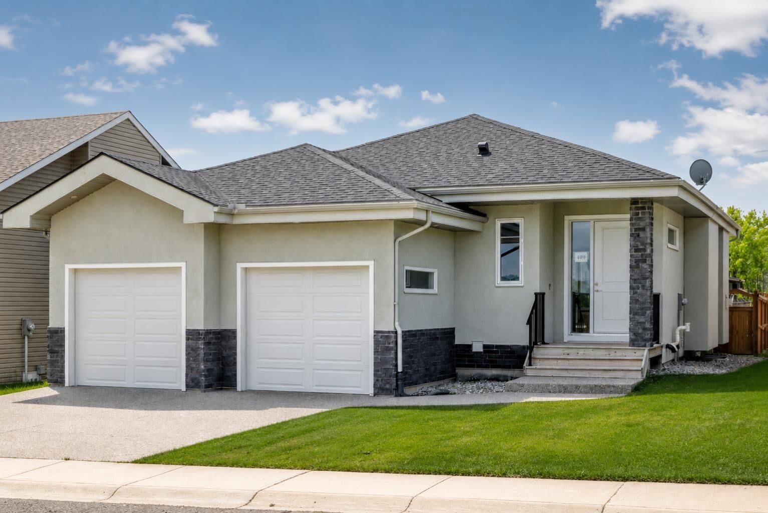 Property Photo:  409 Edward Avenue NW  AB T0L 2A0 