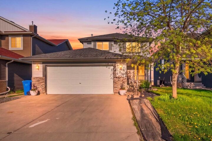 101 Coville Crescent NE — photo 1