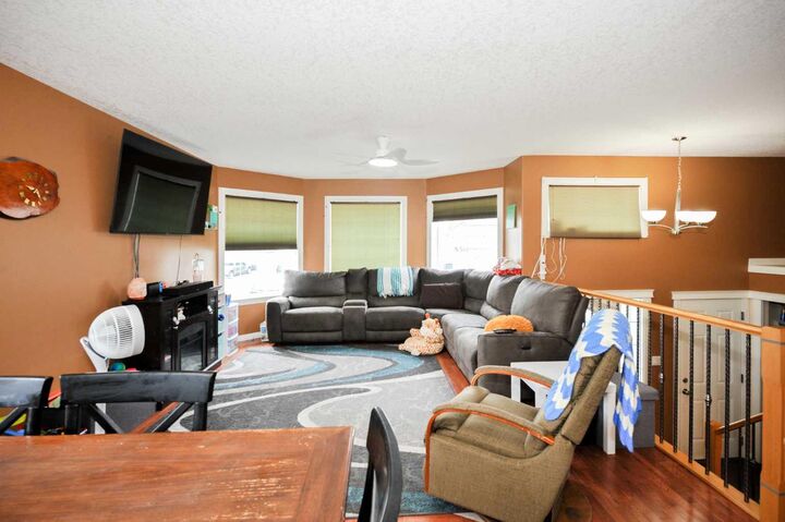 Property Photo:  3709 69 Street  AB T4V 5B7 