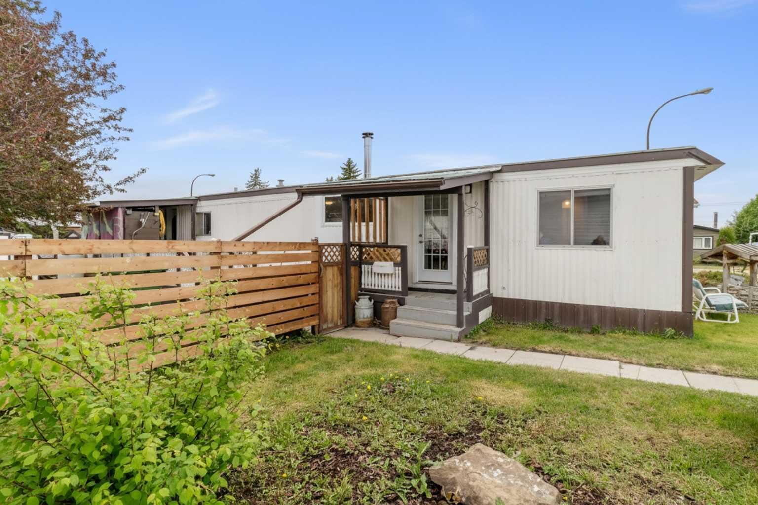 Property Photo: 6940 63 Avenue 667 AB T4P 1K5