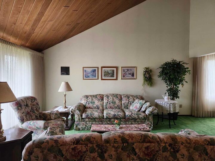 Property Photo:  201 Huntington Park  AB T0J 0Y6 